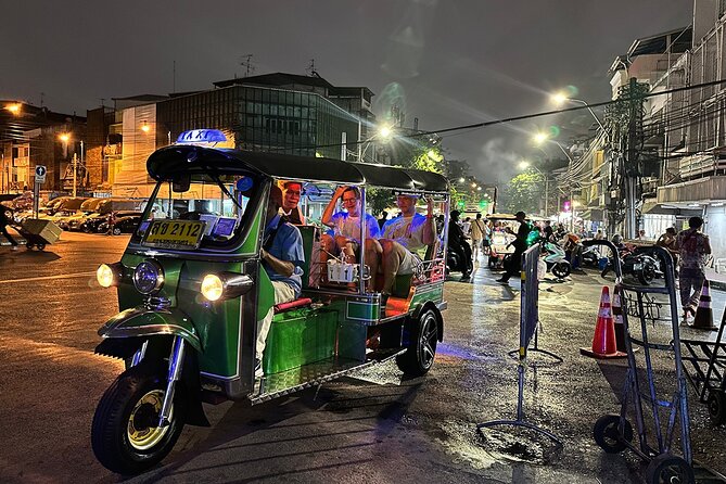 Bangkok Night Tour: Food, Temple & Tuk Tuk - Key points at a glance