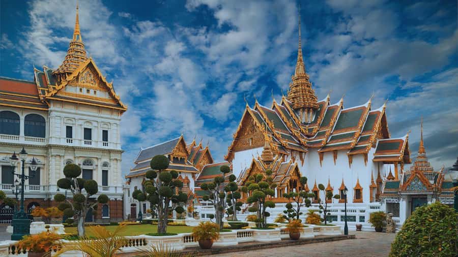 Bangkok: Private Tour Grand Palace, Wat Pho, and Wat Arun - Entering the Grand Palace and Emerald Buddha Temple