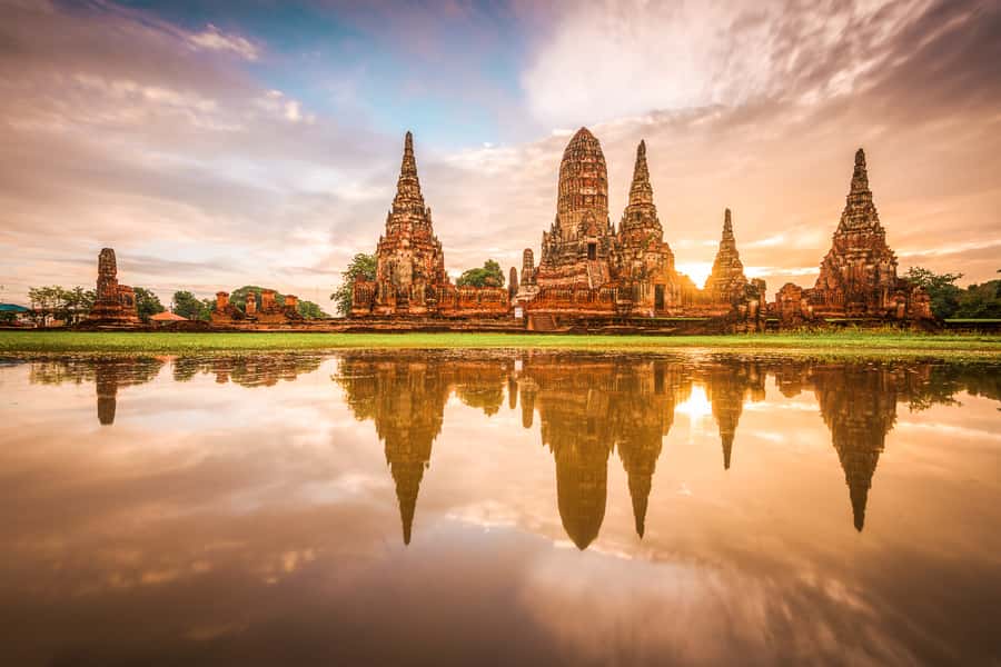 Bangkok: Private Trip to Ayutthaya Temples & Night Market - Wat Chaiwatthanaram at Sunset
