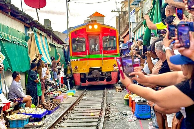 Bangkok: Railway and Floating Market Tour + Dragon Temple - Wat Sam Phran and the dragon-wrapped temple