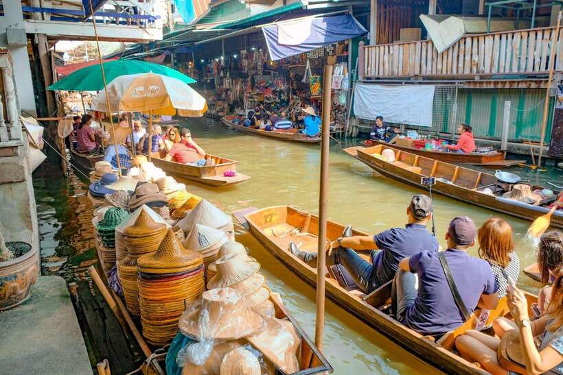 Bangkok: Railway and Floating Market Tour with Dragon Temple - Who should book this experience?