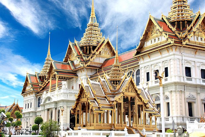 Bangkok's Grand Palace Complex and Wat Phra Kaew Tour - The Gems Gallery stop