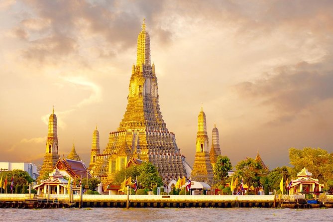 Bangkok’s Three Iconic Temples: Wat Traimit, Wat Pho & Wat Arun - Three Bangkok temples, three different moods
