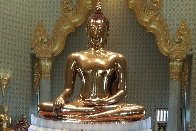 Bangkok Selfie Expert Tour: Little India, Wat Traimit & Wat Pho - The guide and the photo-first format