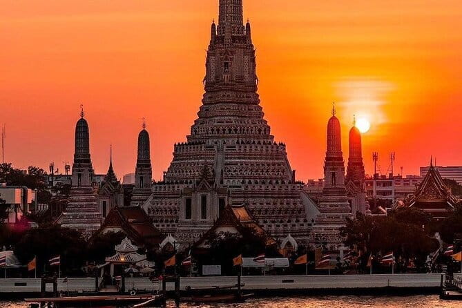 Bangkok : Sunset Food tour by Tuk Tuk boat with big Buddha view - Why this Bangkok evening works so well