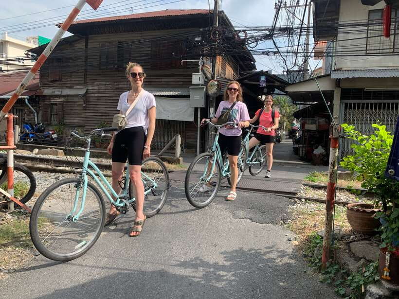 Bangkok: Temples, Canals & Local Life Bike Tour - Talat Phlu, Bangkok’s Local-Market Start
