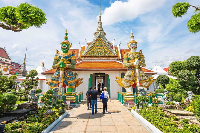 Bangkok Temples Tour at Wat Arun, Wat Phoa and Wat Saket - Wat Arun and the white spires by the river