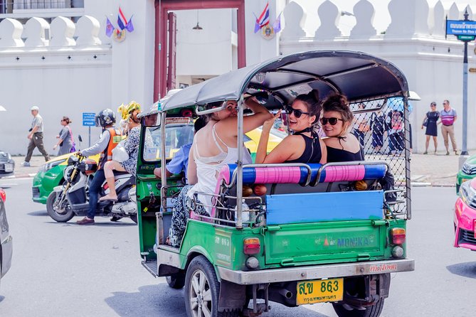 Bangkok Tuk Tuk Walk & Temple Tour With Wat Pho, Arun & Traimit - Wat Traimit and the 5.5-ton Golden Buddha