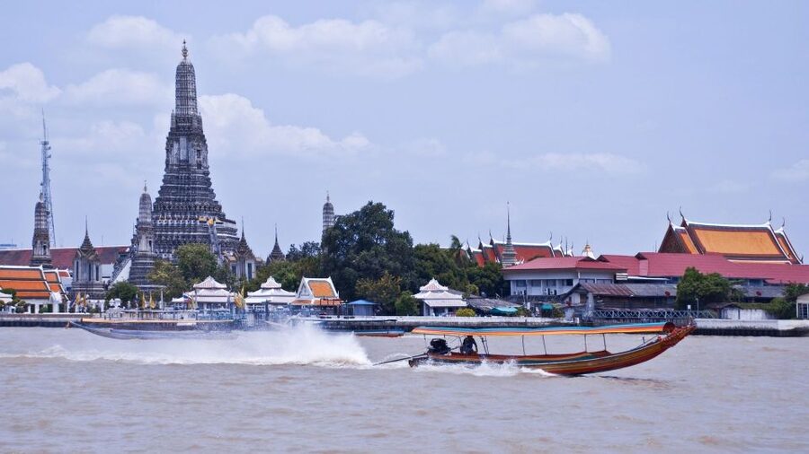 Bangkok Twilight : Hidden Canal, Big Buddha & temple - The long-tail boat through Thonburi