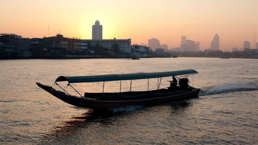 Bangkok Twilight : Hidden Canal, Big Buddha & temple - Wat Arun and the view across the river