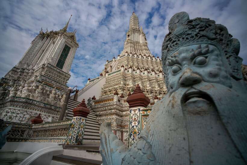 Bangkok: Wat Pho and Wat Arun Guided Walking Tour - Two Bangkok temples, one useful half-day