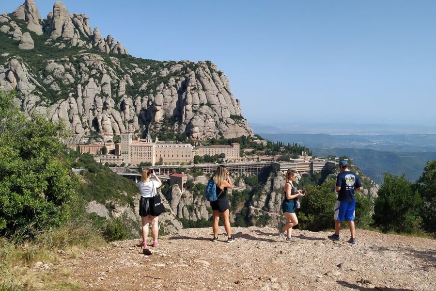 Barcelona: Montserrat Monastery & Hiking Off the Beaten Path - The high viewpoint and the descent through forest
