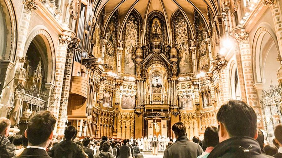 Barcelona: Montserrat Private Trip with Monastery Ticket - Entering the Basilica and seeing La Moreneta