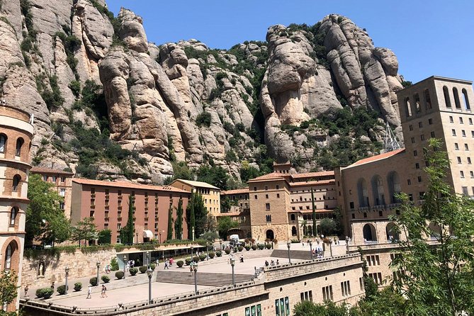 Barcelona to Montserrat Monastery: Tour, Transfers & Basilica - Timing, crowds, and weather