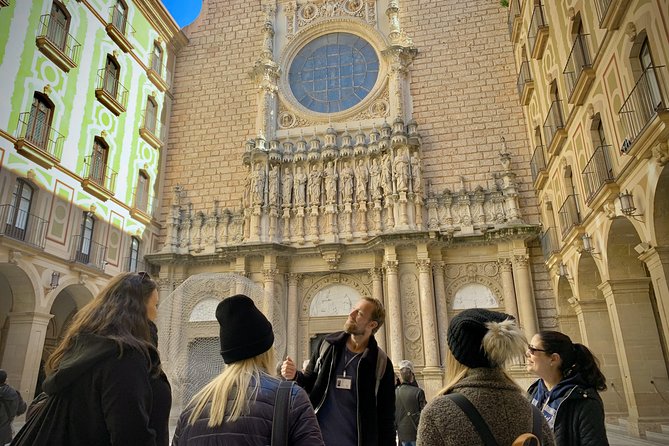 Barcelona to Montserrat Monastery: Tour, Transfers & Basilica - How the guiding affects the day