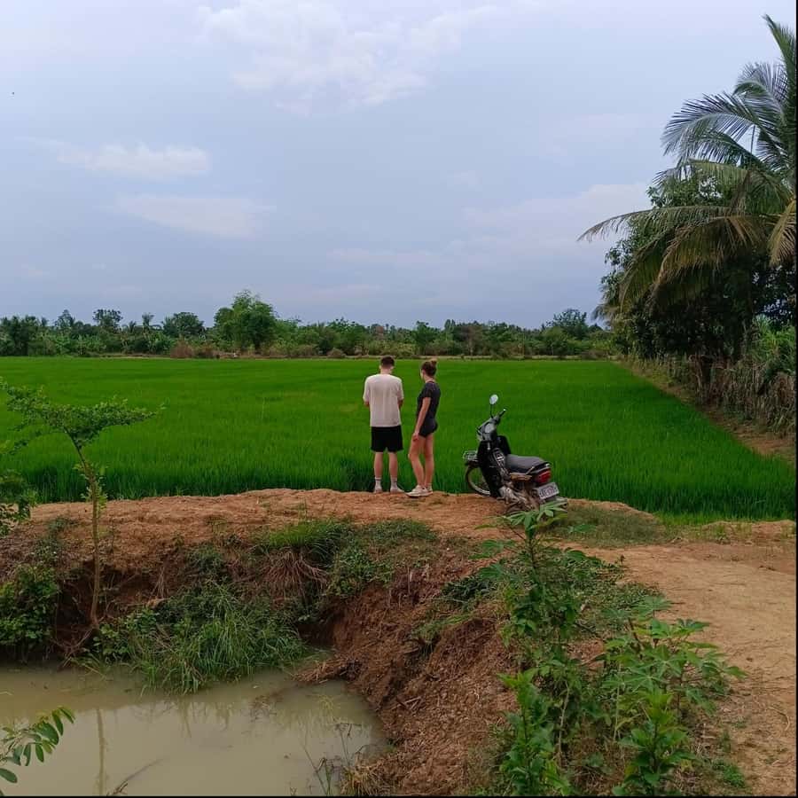 Battambang family tuktuk tour BambooTrain/Wat Banan/Bat cave - Climbing Wat Banan’s five towers
