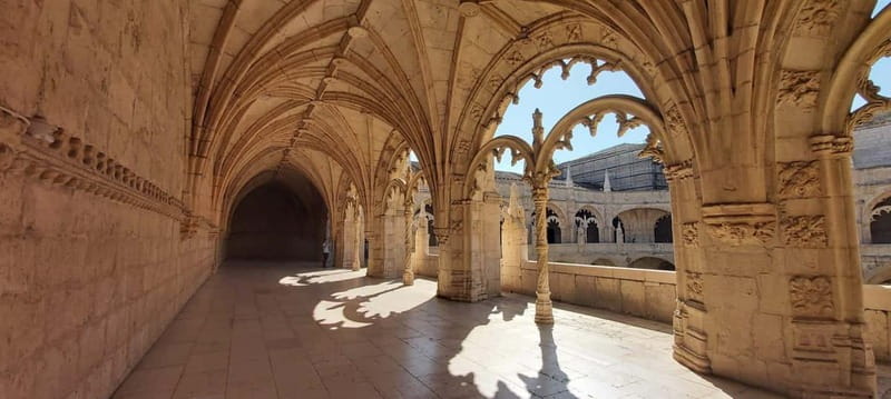 Belém: Jeronimos Monastery, Tickets and Guided tour - A two-hour tour with a slightly tight schedule