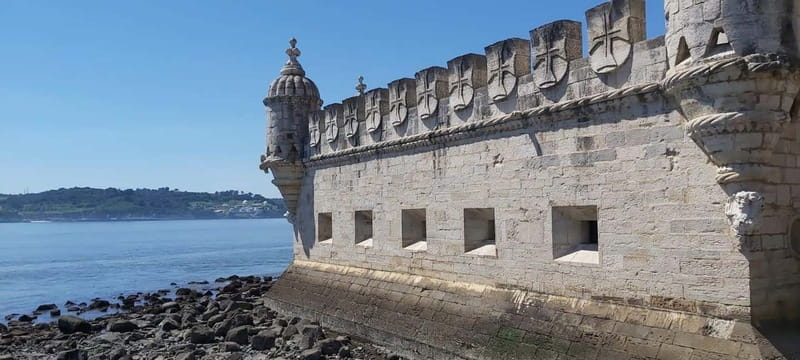 Belém: Jeronimos Monastery, Tickets and Guided tour - Meeting in Praça do Império Garden