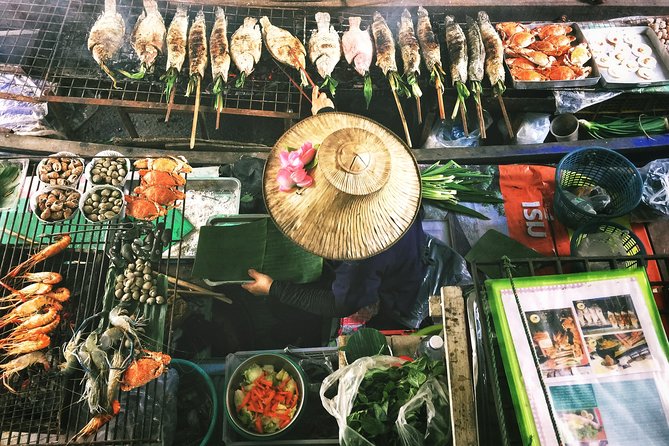 Best of Bangkok: Temples & Long-tail Boat Tour - Seeing river life from a long-tail boat