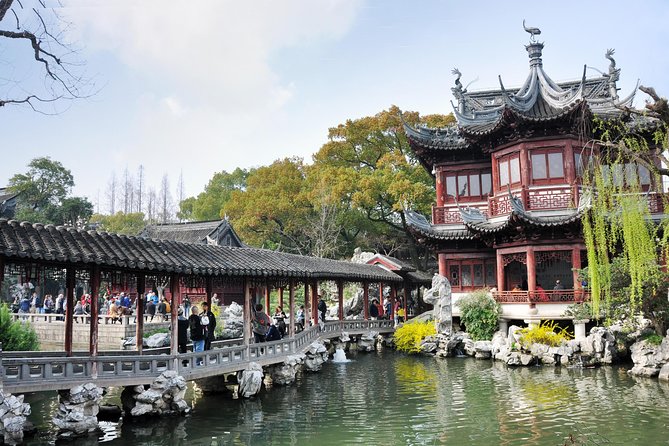 Best of Shanghai Day Tour, including Jade Buddha Temple & Bund & Yuyuan Garden - Starting with art at Shanghai Museum