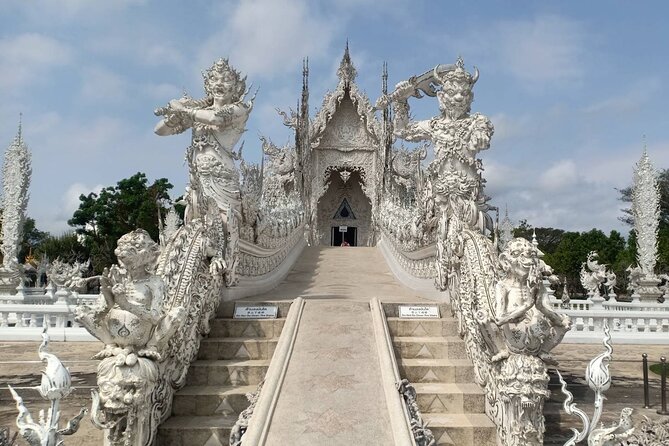 Best Places in Chiang Rai White, Blue, Big Buddha, Tea Plantation - Is Chiang Rai worth the three-hour drive?