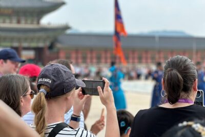 Best Things to Do – Half Day Seoul Trip (Seoul Palace & Temple)