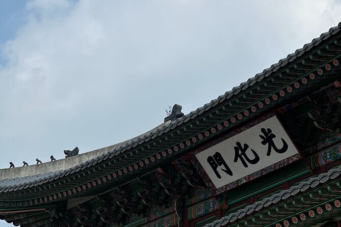 Best Things to Do - Half Day Seoul Trip (Seoul Palace & Temple) - Cheongwadae Sarangchae and the Blue House setting