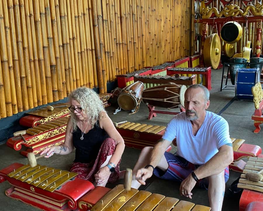 Borobudur: Batik, Gamelan, Pottery Making with Village Tour - Shaping clay into a souvenir