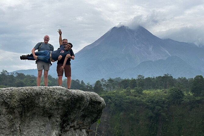 Borobudur Sunrise from setumbu Hill , Merapi Volcano & Prambanan Full Day Tour - Your driver is the day’s quiet advantage