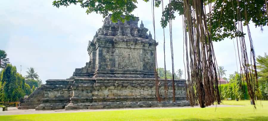 Borobudur Sunrise in stumbu hill, Borobudur, & Mendut temple - Why Setumbu Hill is a smart sunrise choice