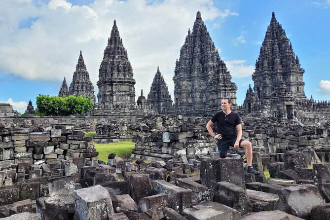 Borobudur Temple Climb To The Top & Prambanan Temple - 1 day tour - Prambanan: a powerful Hindu contrast