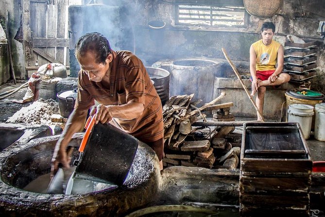 Borobudur: Village Tour with Pottery and Tofu Making - Gerabah Klipoh, a pottery village with a hands-on stop