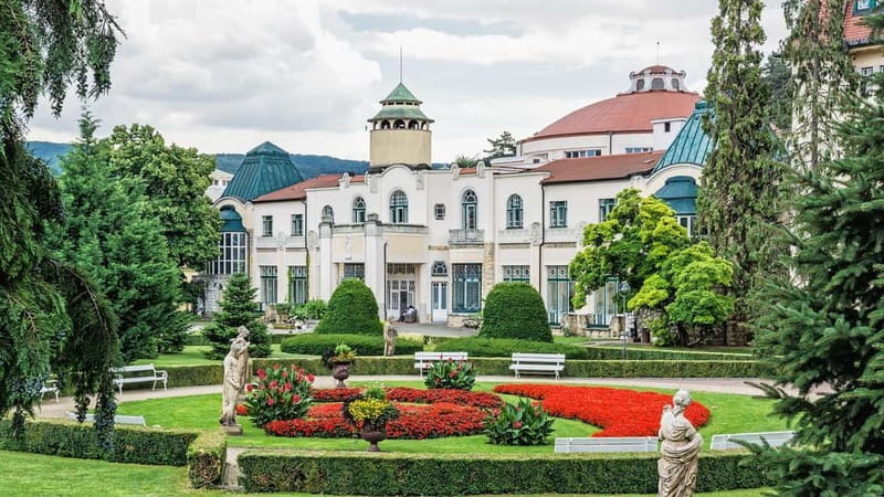 Bratislava/Slovakia: Trencin Castle, Piestany Spa, Monastery - Lunch at Salaš Beckov and the castle on the cliff