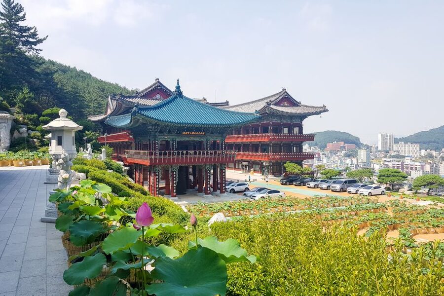 Busan Tour: Gamcheon Village & Yonggungsa Temple + Lunch - Haedong Yonggungsa Temple beside the sea