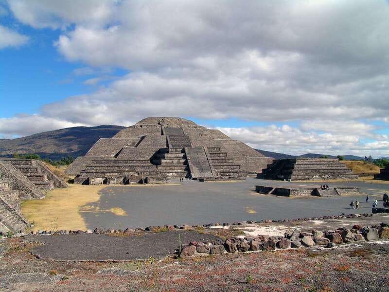 CDMX: Teotihuacan Pyramids & Guadalupe Shrine Guided Tour - The market, workshop, and tequila tasting