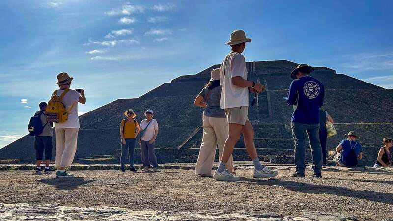 CDMX: Teotihuacan Pyramids & Guadalupe Shrine Guided Tour - What the guide adds to the experience