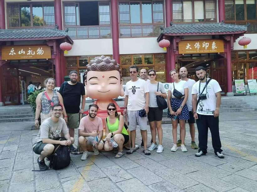 Chengdu: Giant Panda and Leshan Buddha Day Trip - The long road to Leshan