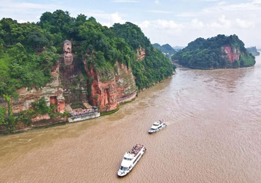 Chengdu panda & Leshan Buddha One Day Private Tour - How the guides shape the day