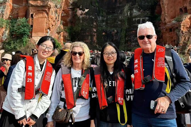 Chengdu Panda & Leshan Giant Buddha Premium Private Day Tour - Facing the 71-meter Leshan Giant Buddha