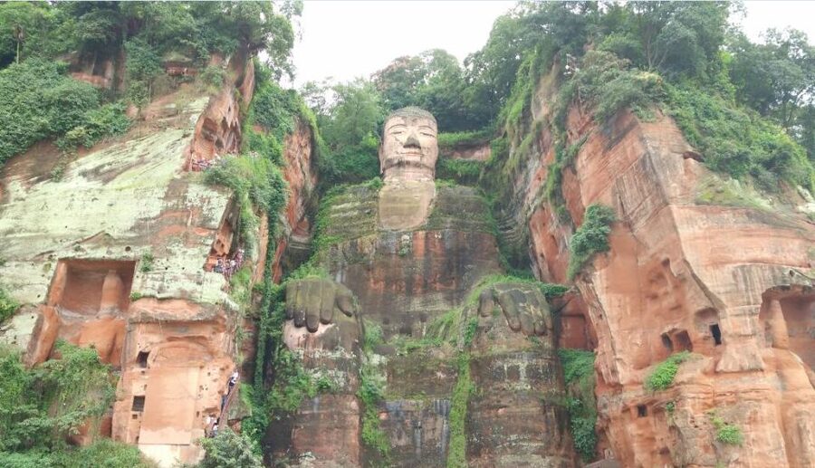 Chengdu Private Tour of Leshan Buddha and Panda Base - The long road from Chengdu to Leshan