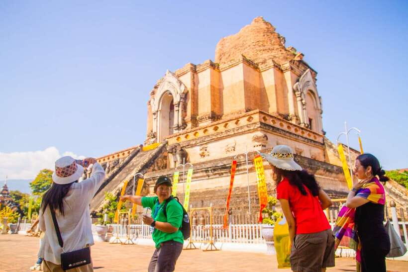 Chiang Mai: 3 Hour Old City and Temples Guided Walking Tour - What the guides add beyond temple facts