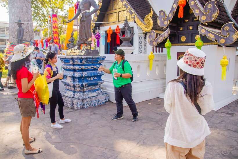 Chiang Mai: 3 Hour Old City and Temples Guided Walking Tour - Heat, footwear, and temple manners