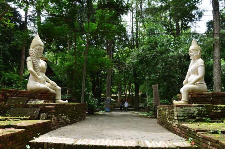 Chiang Mai: 4-hour Doi Suthep, Wat Umong, & Wat Phalat Tour - How Much Information Will You Get?