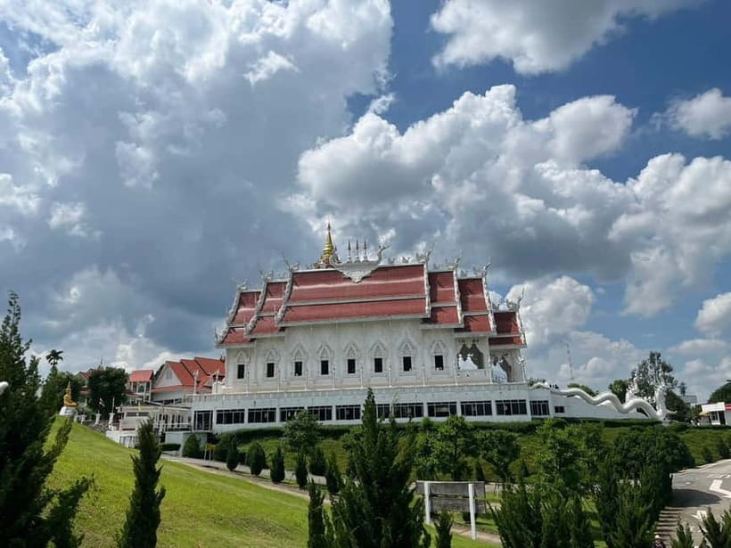 Chiang Mai: Chiang Rai Red, White, and Blue Temples day tour - Mae Kachan Hot Spring: a short reset