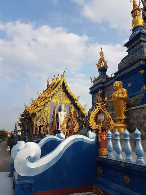 Chiang Mai: Chiang Rai Temples and Long-Neck Karen Village - Transport, group size, and physical demands