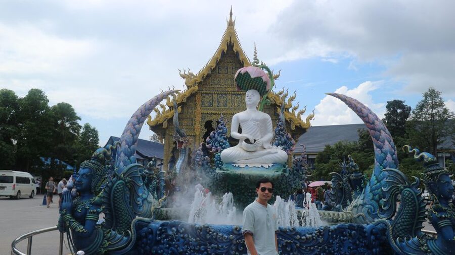 Chiang Mai: Chiang Rai Temples & Black House Discovery Tour - What the van ride means for your day
