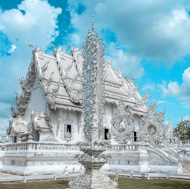Chiang Mai: Chiang Rai Temples & Black House Discovery Tour - Guide quality and the value of a small group