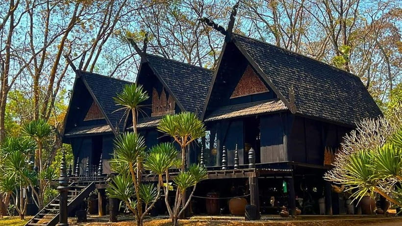 Chiang Mai: Chiang Rai Temples, Golden Triangle & Boat Tour - The Karen village and an important ethical choice