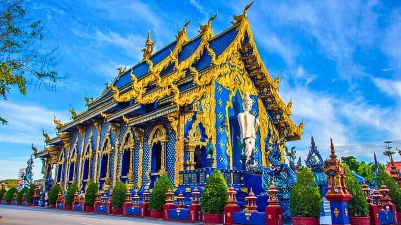 Chiang Mai: Chiang Rai Temples, Golden Triangle & Boat Tour - The morning road from Chiang Mai to the hot spring