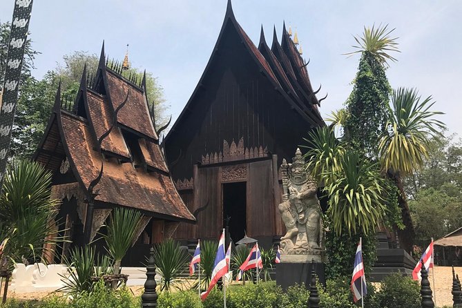 Chiang Mai-Chiang Rai:White+Black+Blue Temple+Golden Triangle+Boat Trip - The real bargain is seeing Chiang Rai in one day